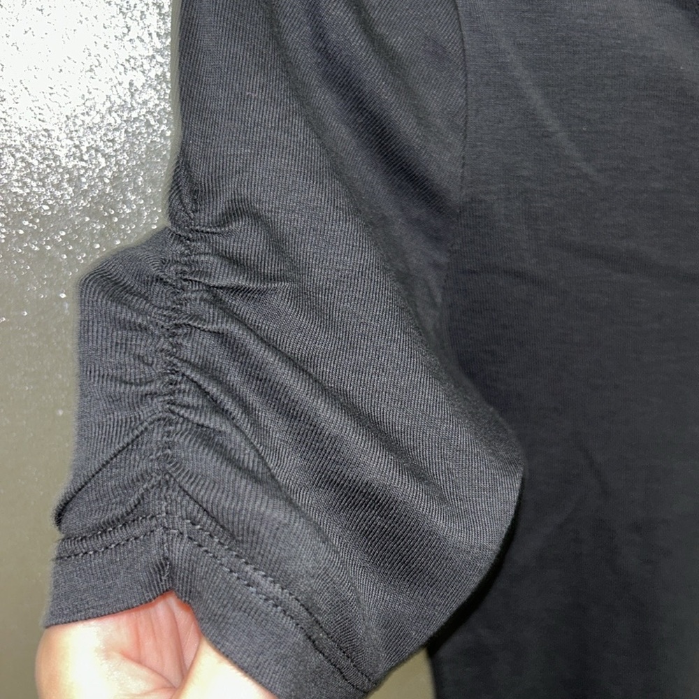 Levi’s Basic Ruffle Sleeve top - Picture 5 of 7